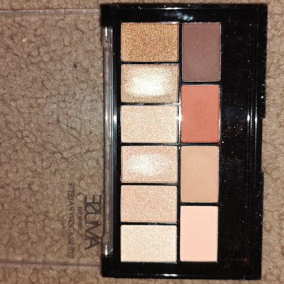 Amuse Cosmetics eyeshadow palette - Picture 2 of 2